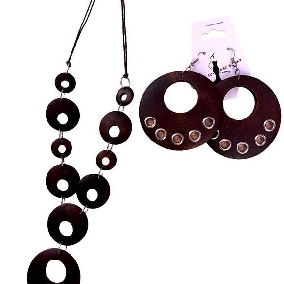 WOODEN STYLE NECKLACE AND EARRING SET- NWT - Picture 4 of 6